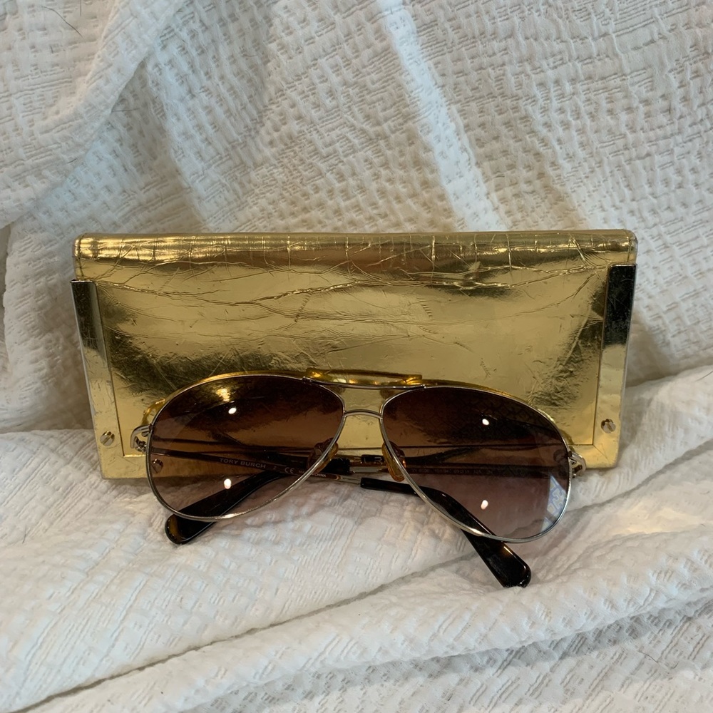 Tory Burch aviator sunglasses. Tory Burch logo on glass. Original case.